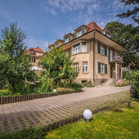 Max Aviation Villa & Apartments Берн Екстериор снимка