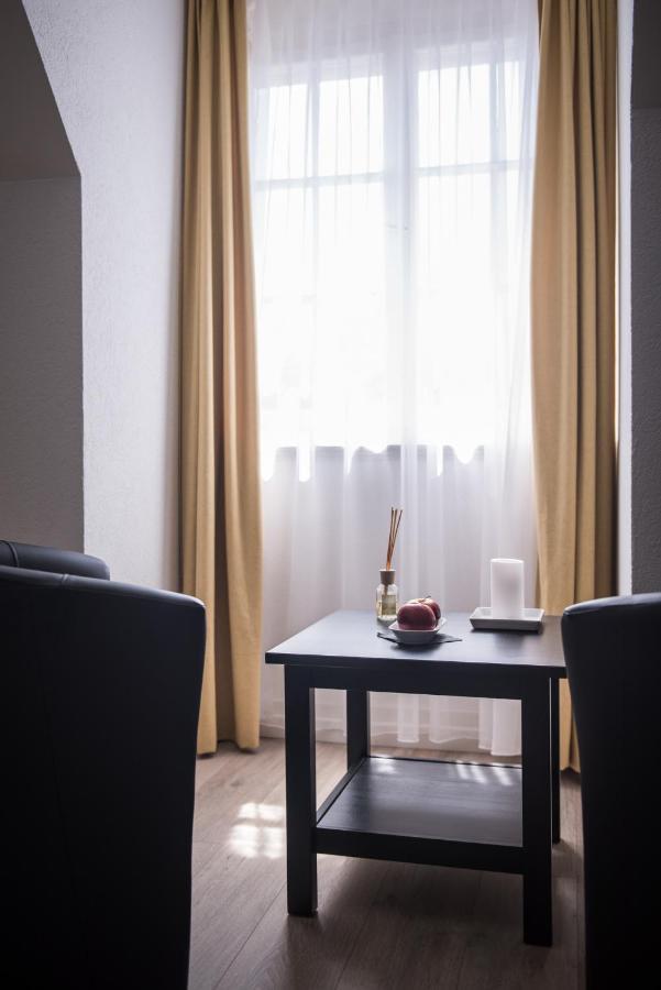 Max Aviation Villa & Apartments Берн Екстериор снимка