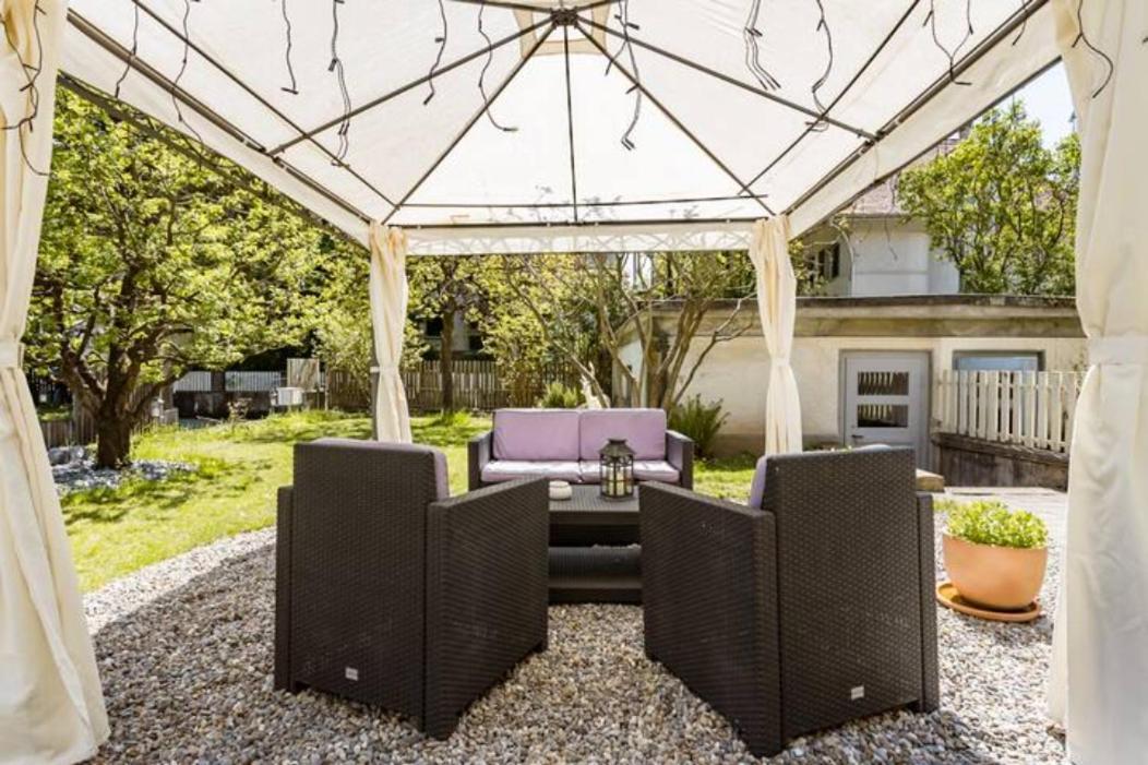 Max Aviation Villa & Apartments Берн Екстериор снимка