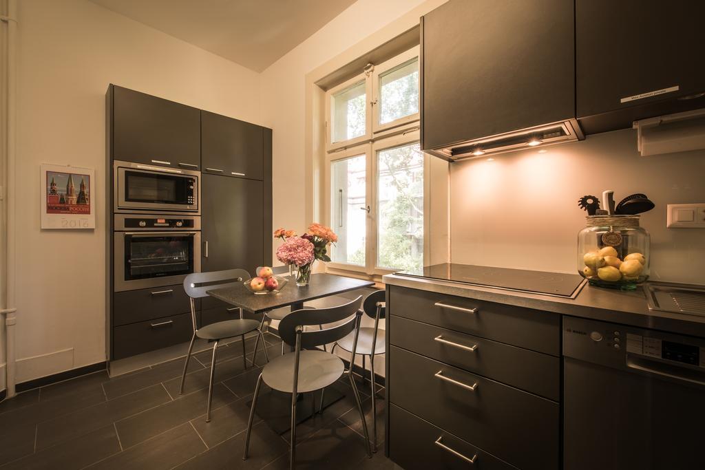 Max Aviation Villa & Apartments Берн Екстериор снимка