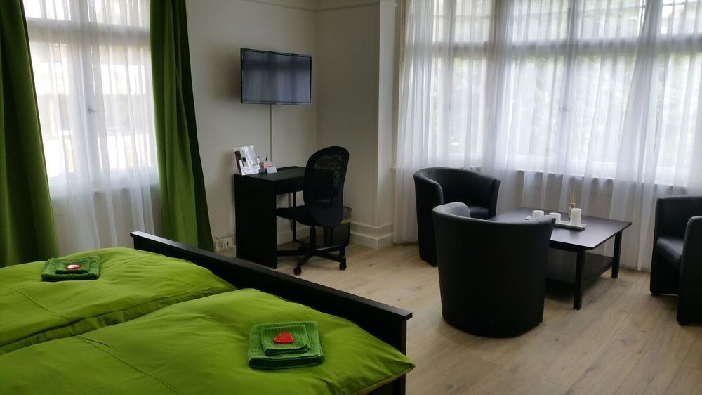 Max Aviation Villa & Apartments Берн Екстериор снимка