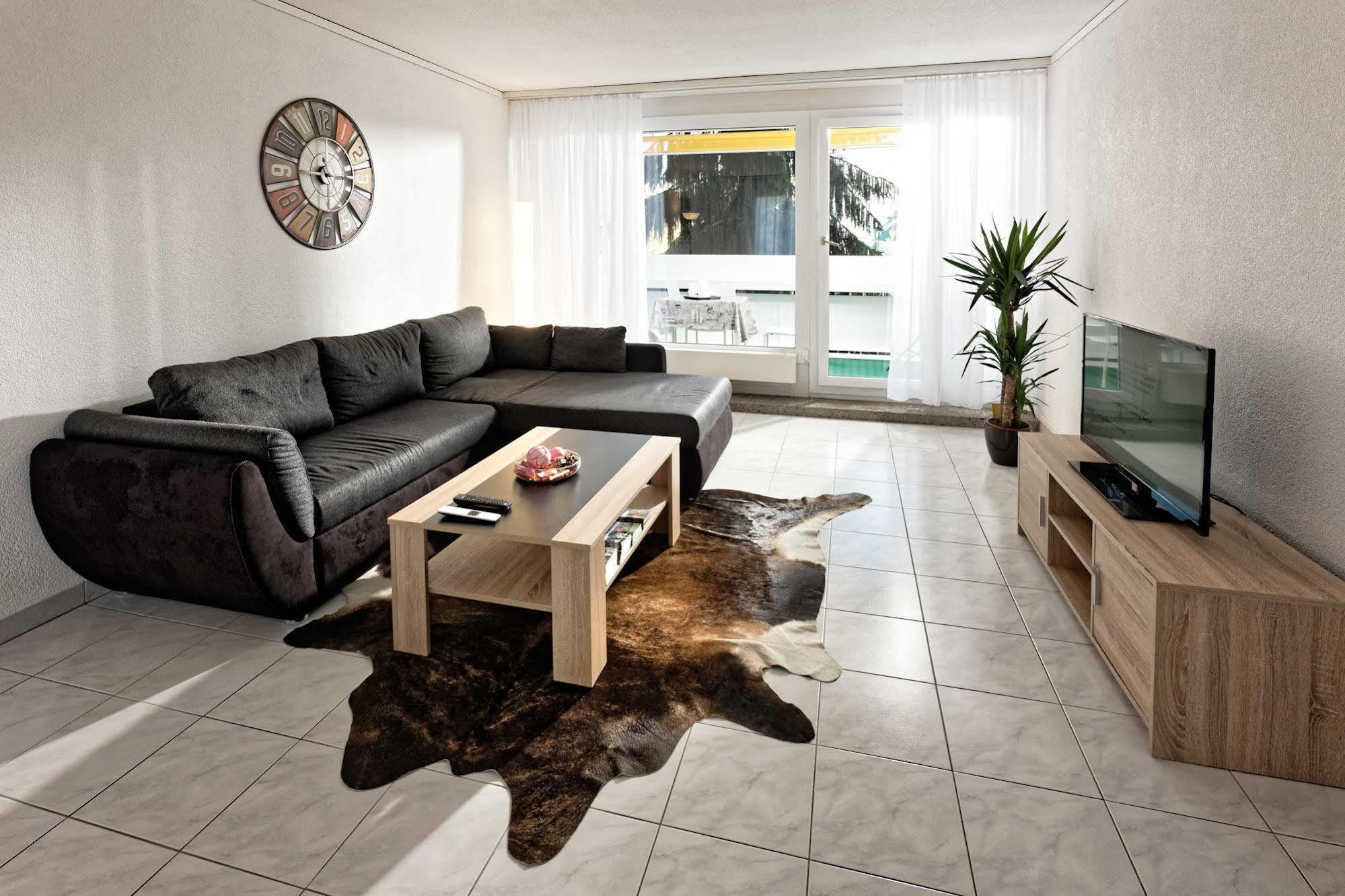 Max Aviation Villa & Apartments Берн Екстериор снимка