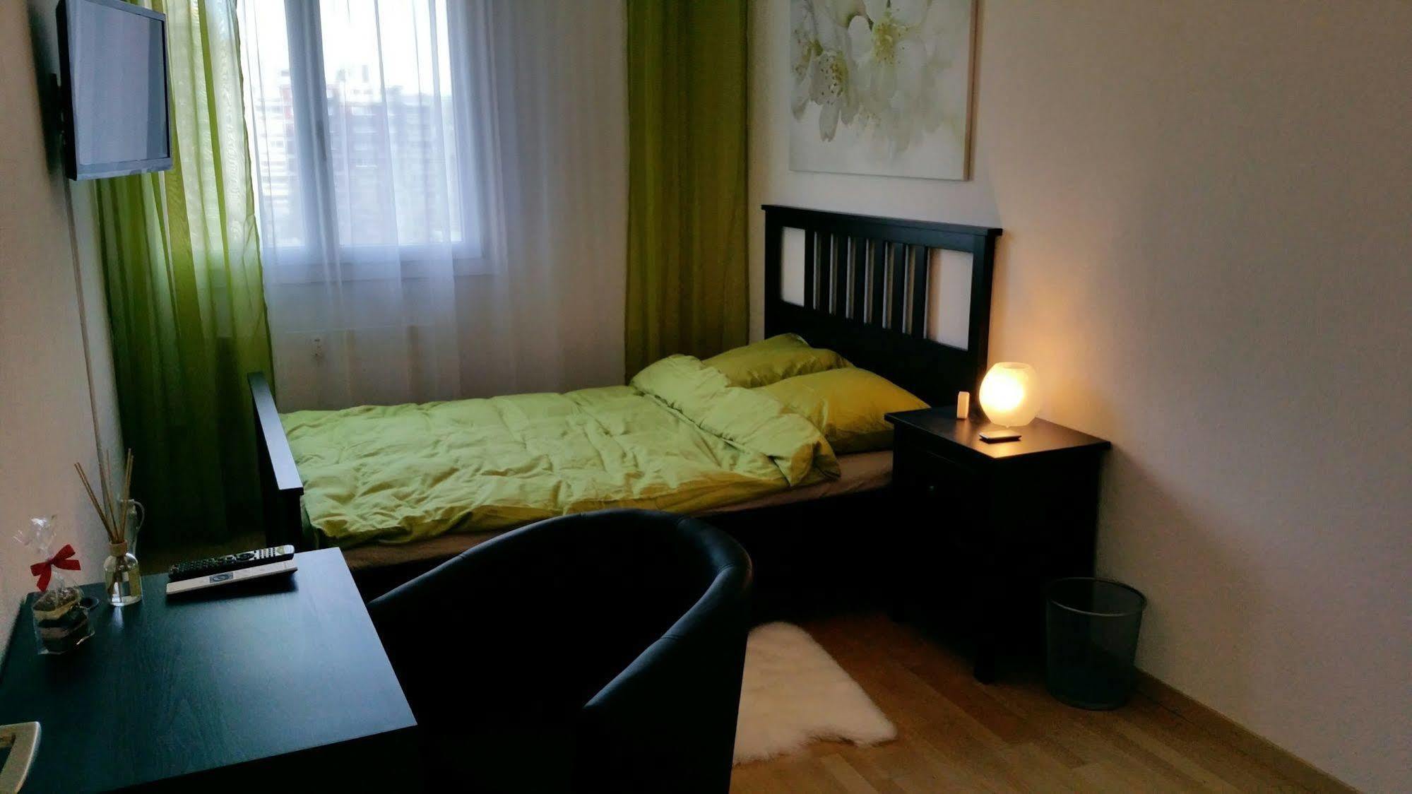 Max Aviation Villa & Apartments Берн Екстериор снимка